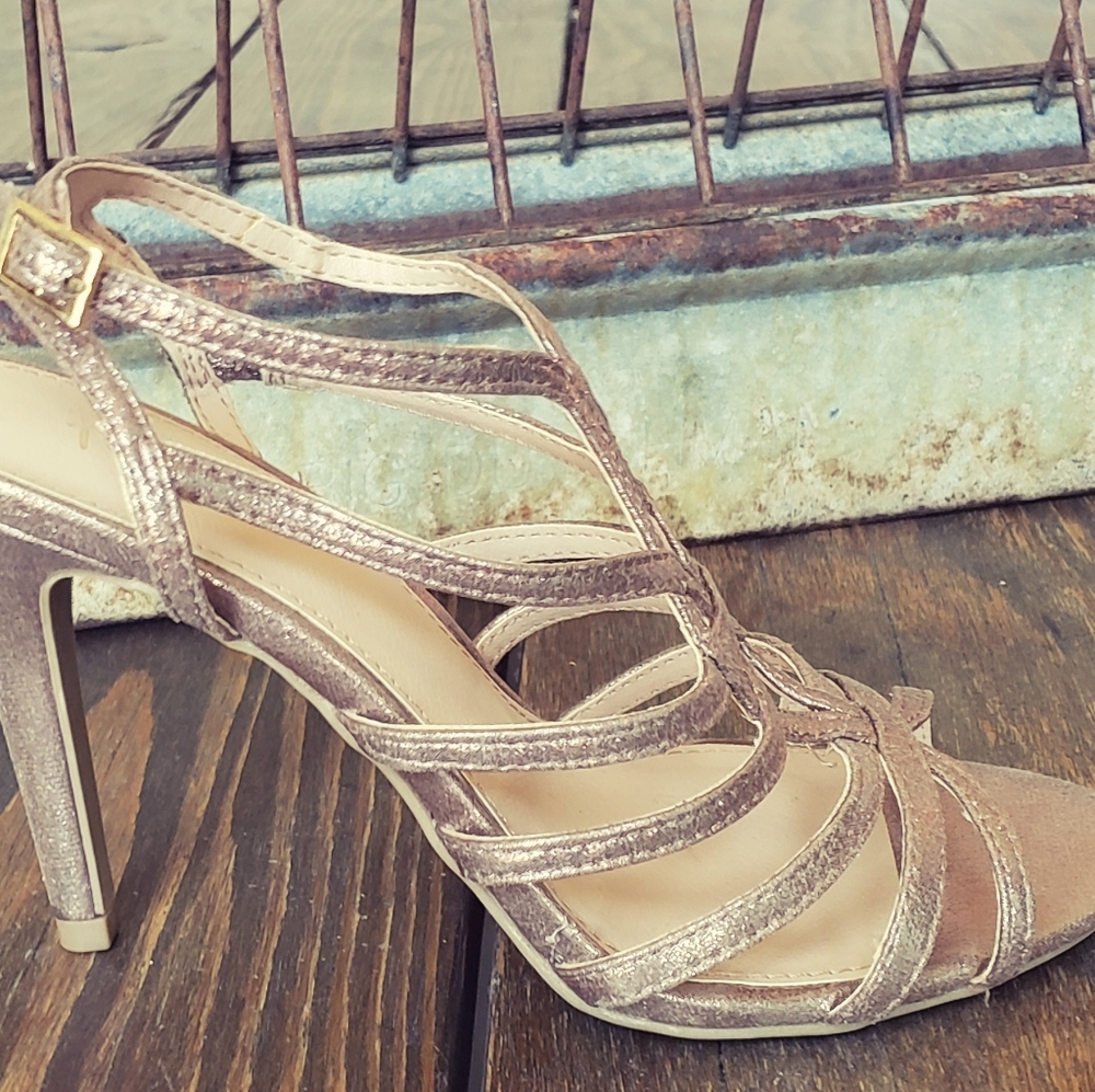 New! Fioni Champagne Heel - Picture 5 of 8